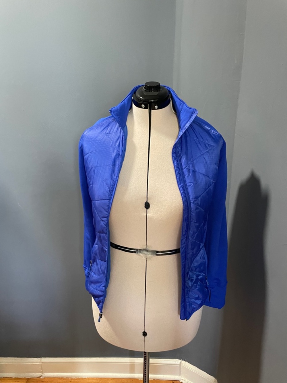 Track& Field Women's Lightweight Quilted Puffer Jacket in Electric Blue Small